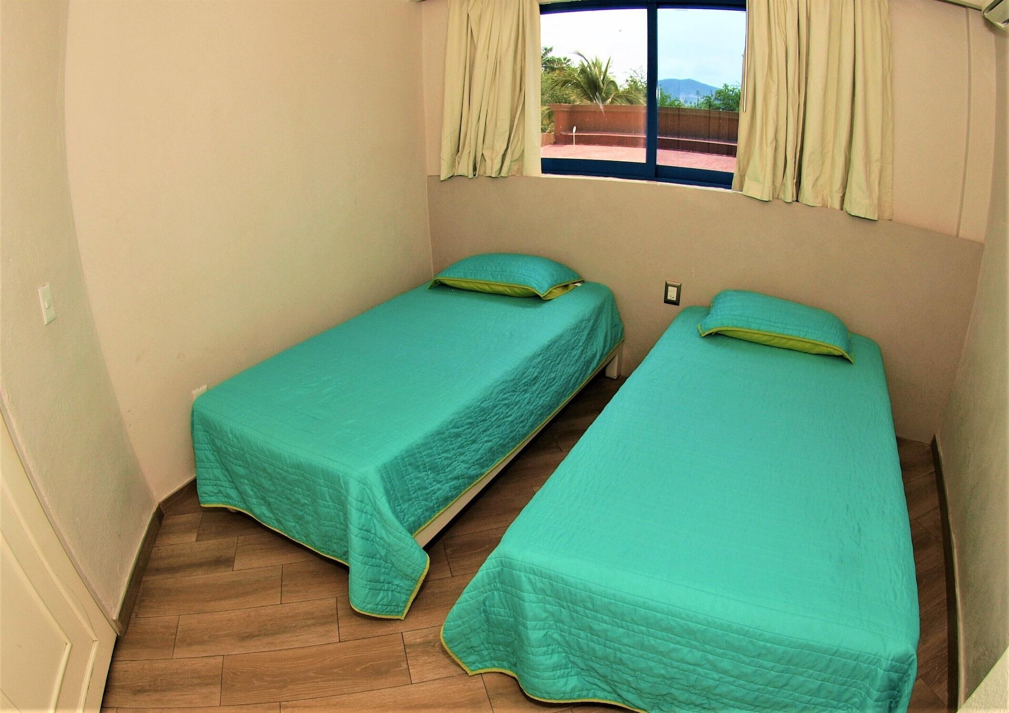 Hotel Marina Puerto Dorado 4*